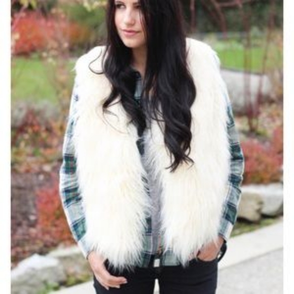 American Eagle Outfitters Jackets & Blazers - 🎁SALE 3/$40!!🎁 American eagle faux fur vest